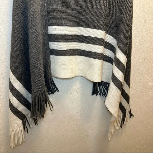 Loft Oversized Gray & White Poncho One Size - Picture 6 of 7